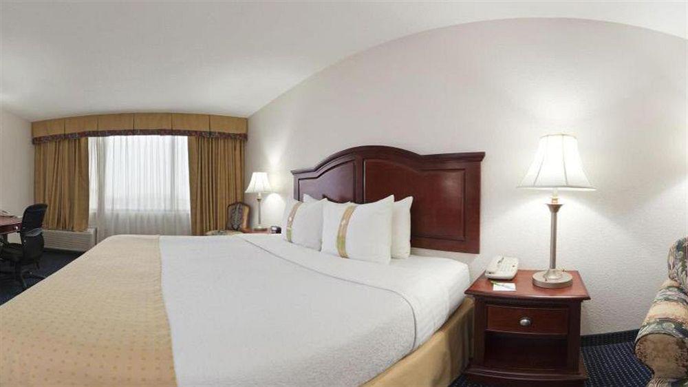 Отель Wyndham Houston Hobby Airport Саут-Хьюстон Экстерьер фото